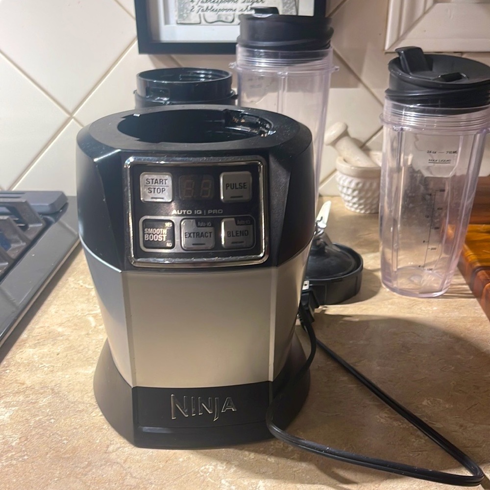 COPY - gently used ninja blender